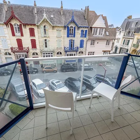 Le Grand Bleu Apartment *